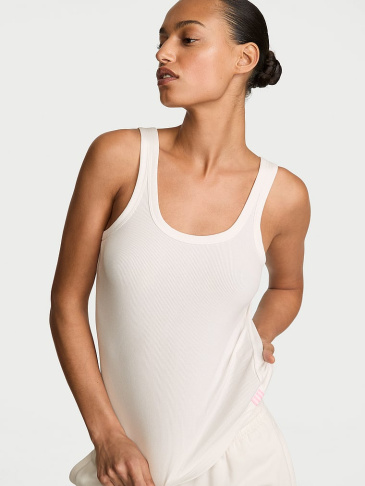 Ikonický rebrovaný top Victoria’s Secret so štvorcovým výstrihom